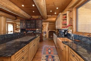 Private kitchen - Luxury Moon Rider-Out Retreat in Big Sky, Montana (Big Sky)