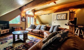 Living area - Luxury Moon Rider-Out Retreat in Big Sky, Montana (Big Sky)