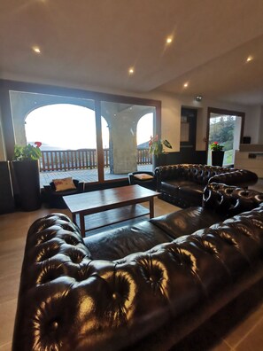 TV - Charming apartment for 2/4 people on the upper slopes of Super Besse (Besse-et-Saint-Anastaise)