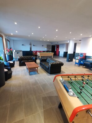 Games room - Charming apartment for 2/4 people on the upper slopes of Super Besse (Besse-et-Saint-Anastaise)