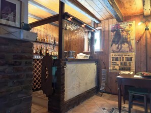 Bar (in der Unterkunft)