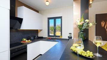 Íbúð (4 Bedrooms) | Einkaeldhús