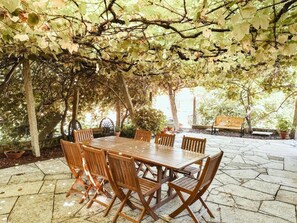 Outdoor dining - Casa do Mestre (meaño)