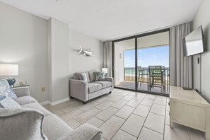 Smart TV, books - Tranquil 2-bedroom condo, Delightful Navarre (Navarre)