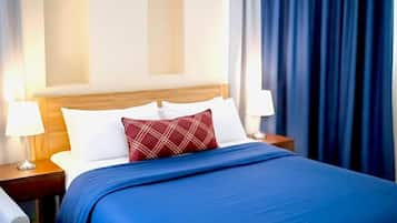 Escritorio, espacio para trabajar con laptop y wifi gratis