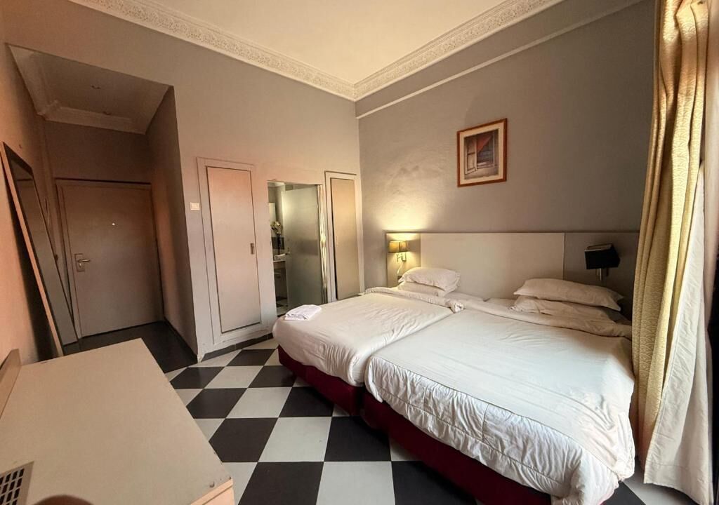 Desk, laptop workspace, free WiFi