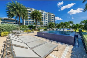 Outdoor pool - The Azure Grand Penthouse I Private Hot Tub & Views (oranjestad)