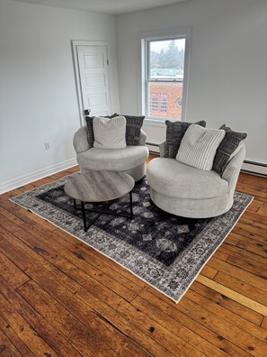 Unclassified image, 3 of 14, button - The Station Loft (Owen Sound)