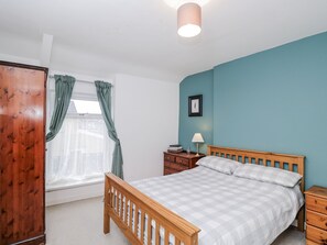 5 bedrooms, individually decorated, individually furnished, free WiFi - Maindy Lodge (Pentre)