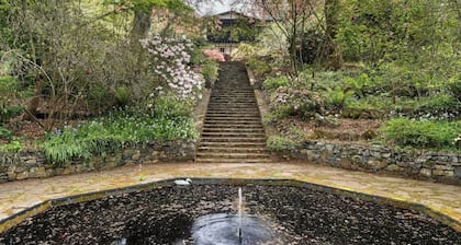 Mawarra Manor • Luxury Estate with Indoor Pool, Sauna, Lawn Tennis & Garden Spa