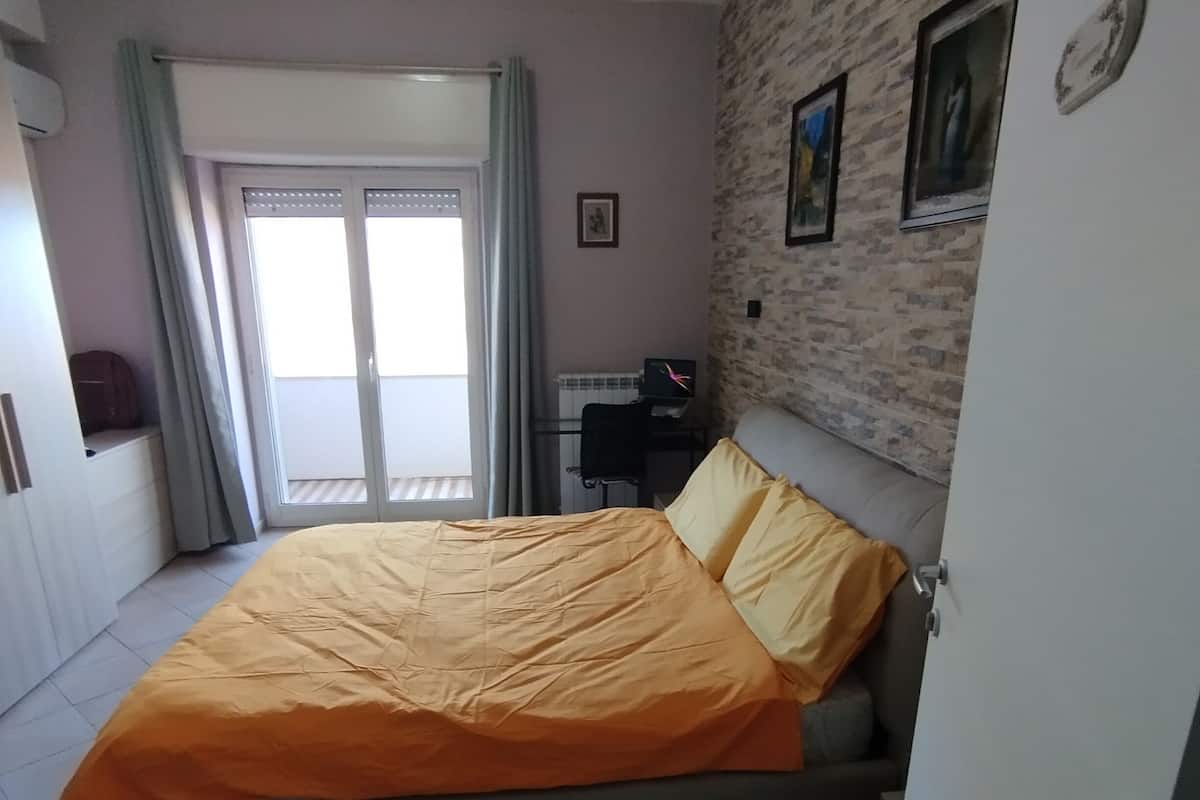 Quarto casal ou duplo superior, vista para o mar | Cortinas blackout, ferros/tábuas de passar roupa