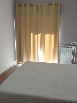 Standard Double or Twin Room | Langsir/tirai gelap terus, seterika/papan seterika, Wi-fi percuma 