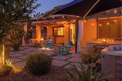 Thoughtfully Curated Gilbert Home • Hot Tub • Office • Backyard Oasis