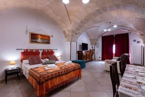 1 bedroom, in-room safe, desk, iron/ironing board - Sofia’s Residence • Magical Loft with Star Vaults (Giuggianello)