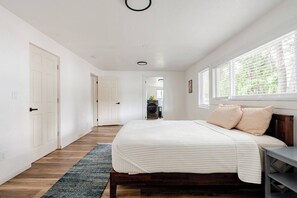 2 habitaciones, escritorio, tabla de planchar con plancha y wifi gratis