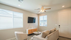 Apartemen Mewah, 1 Tempat Tidur King, AC | Interior