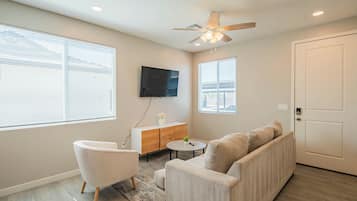 Luxury Apartment, 1 King Bed, Air conditioning | Interior