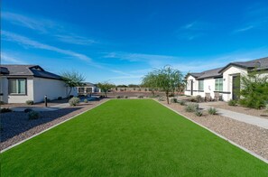 Property grounds - The One Luxury Stay with Gym and Pool (Glendale)