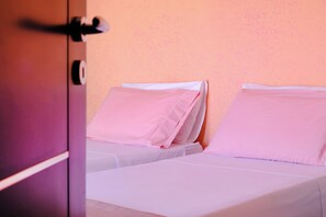 2 chambres, fer et planche à repasser, accès au Wi-Fi (inclus)