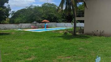 Suite Deluxe, vista a la alberca | Área de sala de estar