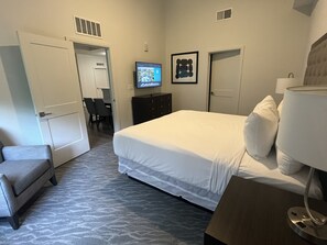 3 bedrooms, Internet, bed sheets - Close to Disney! 3-bedroom hotel in tranquil Winter Garden. (Winter Garden)