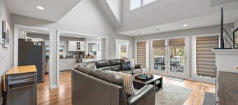 Country Home with Hot Tub, Fire Pit, for 10 Guests!