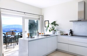 Fridge, microwave, oven, stovetop - Secluded Villa with Private Pool, Jacuzzi & Stunning Sea Views (Kassiopi)