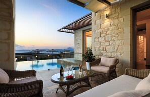 A heated pool - Titan Villas - Villa Rhea (Chania)