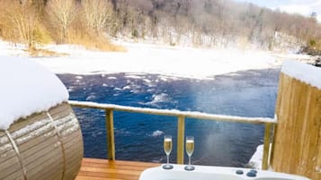 Tina de hidromasaje al aire libre