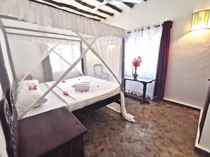 Deluxe Double Room | Individually decorated, individually furnished, free WiFi, bed sheets - Thami House Watamu (Watamu)