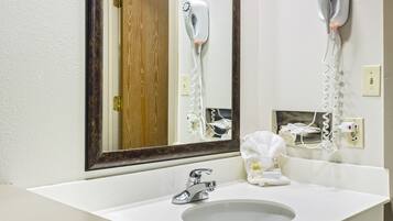 Deluxe Room, 2 Queen Beds | Bathroom