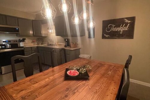 Charming 2BR Townhome - Close to Fort Leonard Wood & Downtown Waynesville