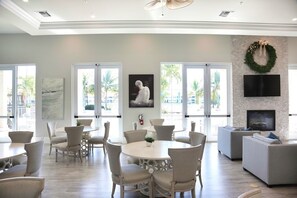 Dining - Chic Coastal Apt w/ Lake Views & Stunning Sunsets (Naples)