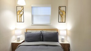 Schreibtisch, Bügeleisen/Bügelbrett, kostenloses WLAN, Bettwäsche