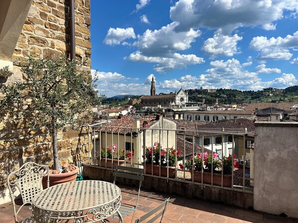 Outdoor dining - DUOMO, TOWER, SPECTACULAR VIEW: "THE DONATI TOWER'S TERRACE" 5th floor w/lift (Firenze)