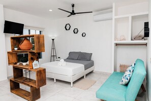 วิลล่าสำหรับครอบครัว, 3 ห้องนอน, ระเบียง, ติดสวนหย่อม | วิวจากห้องพัก