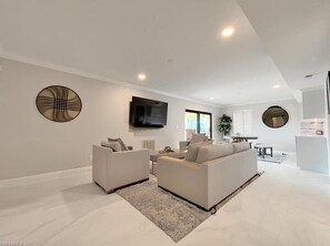 Smart TV - Very Comfortable 4-bedroom heated pool/spa home with Dock on Marco Island (Marco Island)