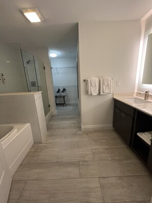 Handtücher, Seife, Toilettenpapier