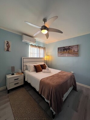 Iron/ironing board, WiFi, bed sheets - Spacious 6-bedroom villa at Hellshire w/ private pool, games room & gym (Portmore)