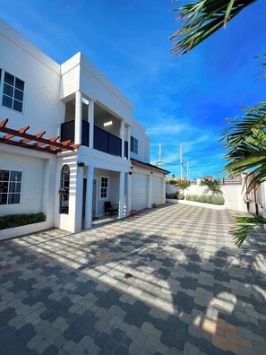 Exterior - Spacious 6-bedroom villa at Hellshire w/ private pool, games room & gym (Portmore)