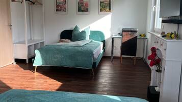 Casa Comfort, 3 dormitoris, vistes al jardí | Habitacions insonoritzades, planxa i posts de planxar i wifi gratuïta