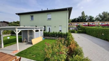 Comfort-Haus, Gartenblick | Speisen im Freien