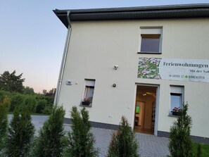 Comfort House, Garden View | Exterior - Ferienwohnungen im Grund 22 (Hoppegarten)