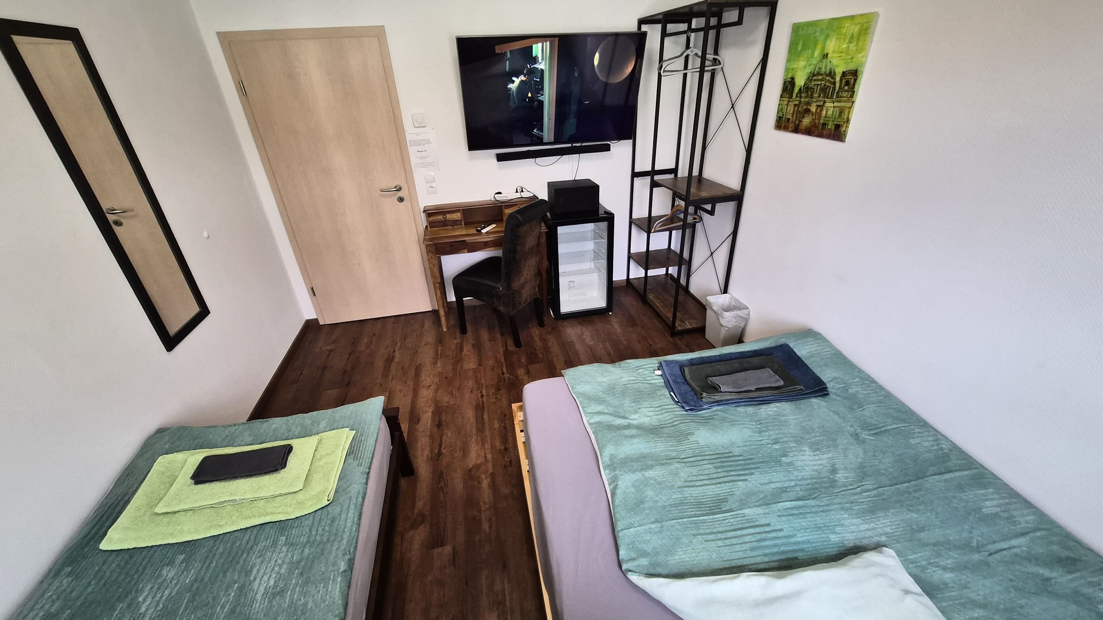 Sistema de insonorización, tabla de planchar con plancha y wifi gratis 