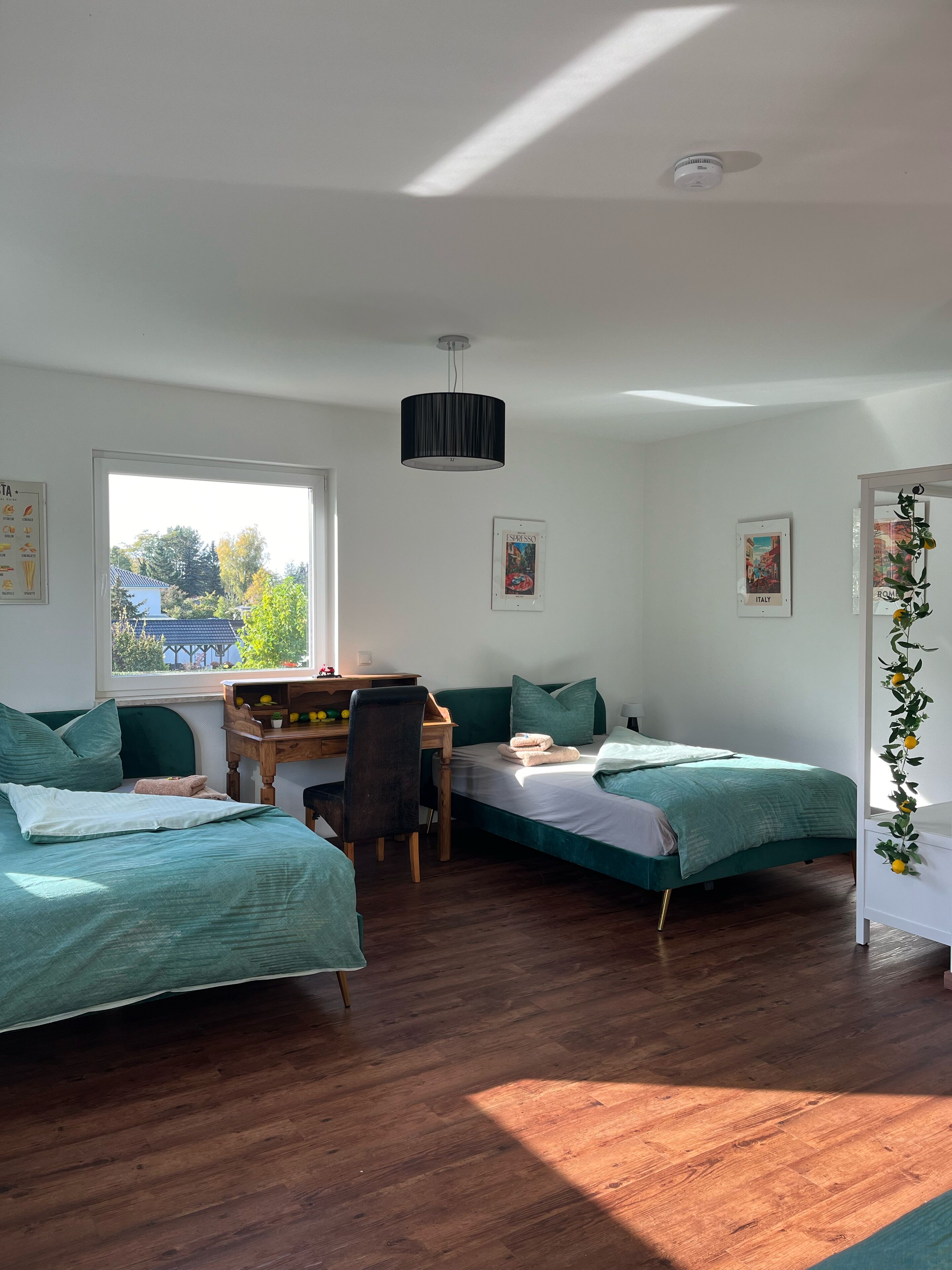 Hus – comfort, 3 soverom, hageutsikt | Lydisolert, strykejern/-brett og wi-fi (inkludert)