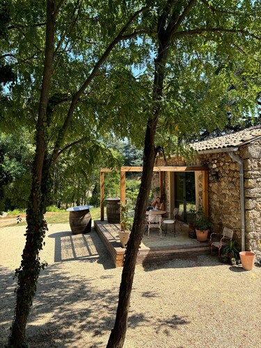 Large country house in the Ardèche in the middle of a vineyard with swimming pool.