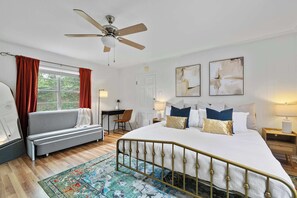 2 bedrooms, bed sheets - Welcome to our Cozy Kennedy Cottage! (Tyler)