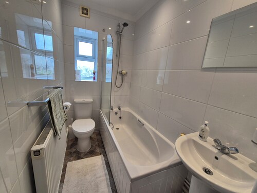 Spacious apartment 5 mins from Clifton and M5