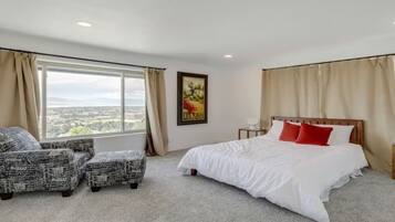 Bureau, fer et planche à repasser, accès au Wi-Fi (inclus)