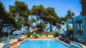 Alberca al aire libre por temporada